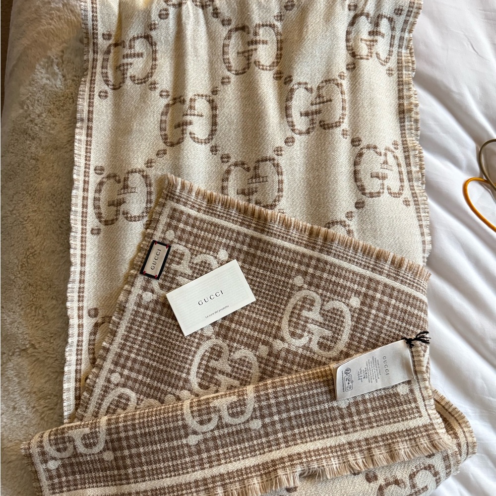 Gucci Beige and Brown Scarf